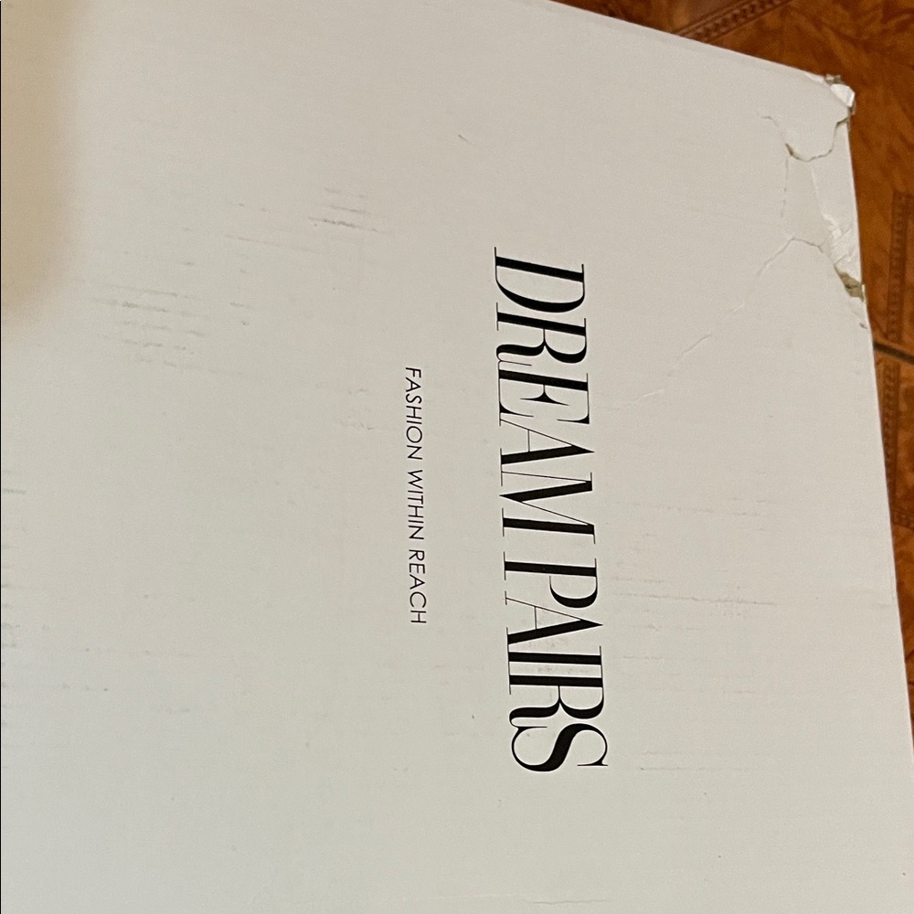 Dream Pairs White Shoe Box